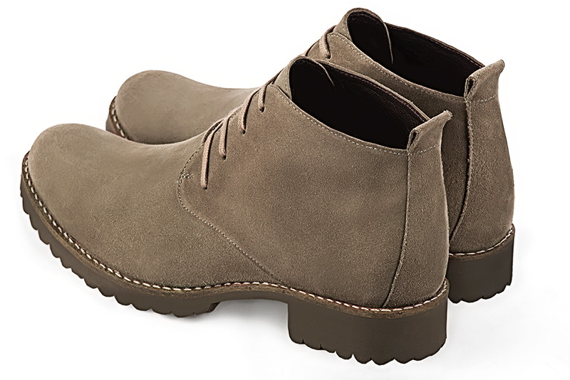 Tan beige dress ankle boots for men. Round toe. Flat rubber soles. Rear view - Florence KOOIJMAN